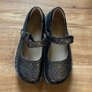 Algeria shoes size 36.